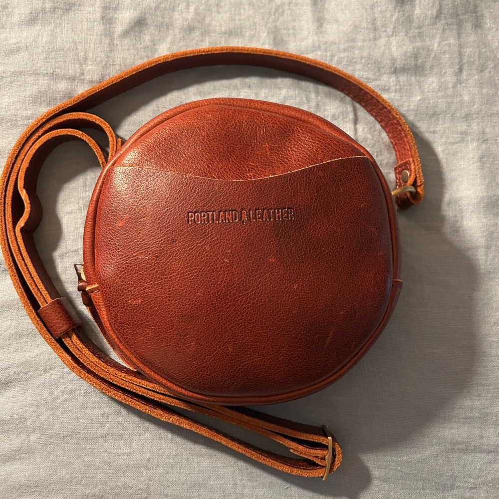 Portland Leather circle cross body small nutmeg almost perfect